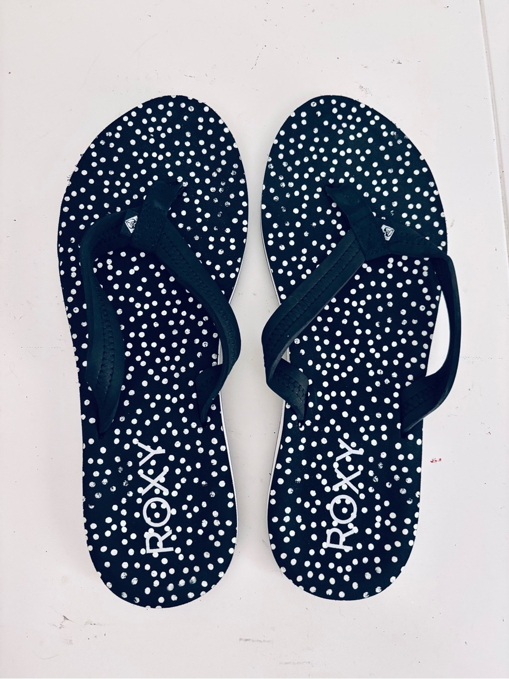 Roxy Black & White Dot-Print Cushioned Flip Flop Sandals, Sz 9 NWOT